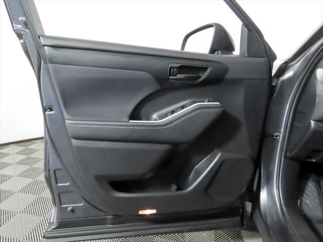 used 2023 Toyota Highlander car, priced at $33,900