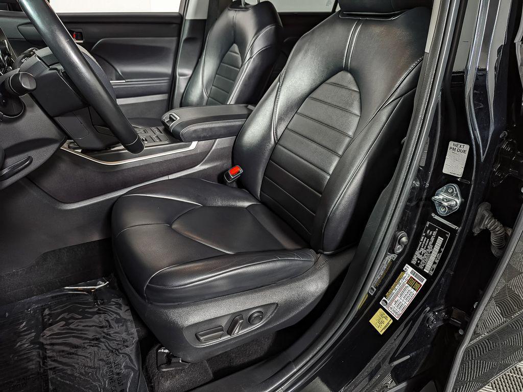 used 2022 Toyota Highlander car, priced at $32,230