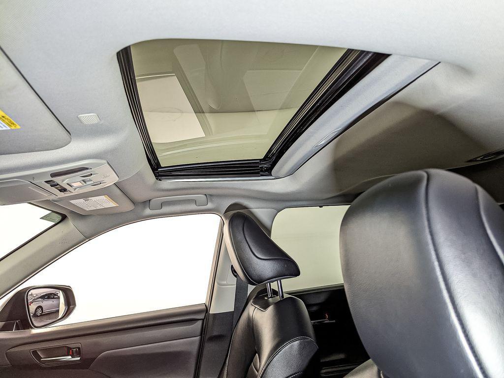 used 2022 Toyota Highlander car, priced at $32,230