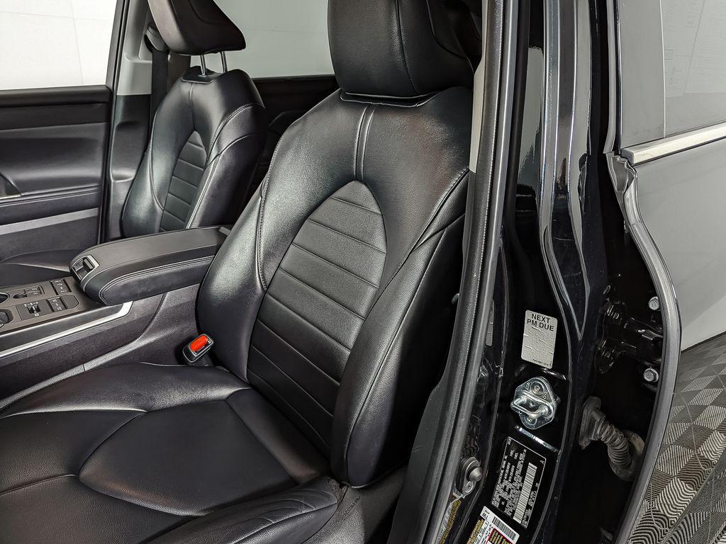 used 2022 Toyota Highlander car, priced at $32,230