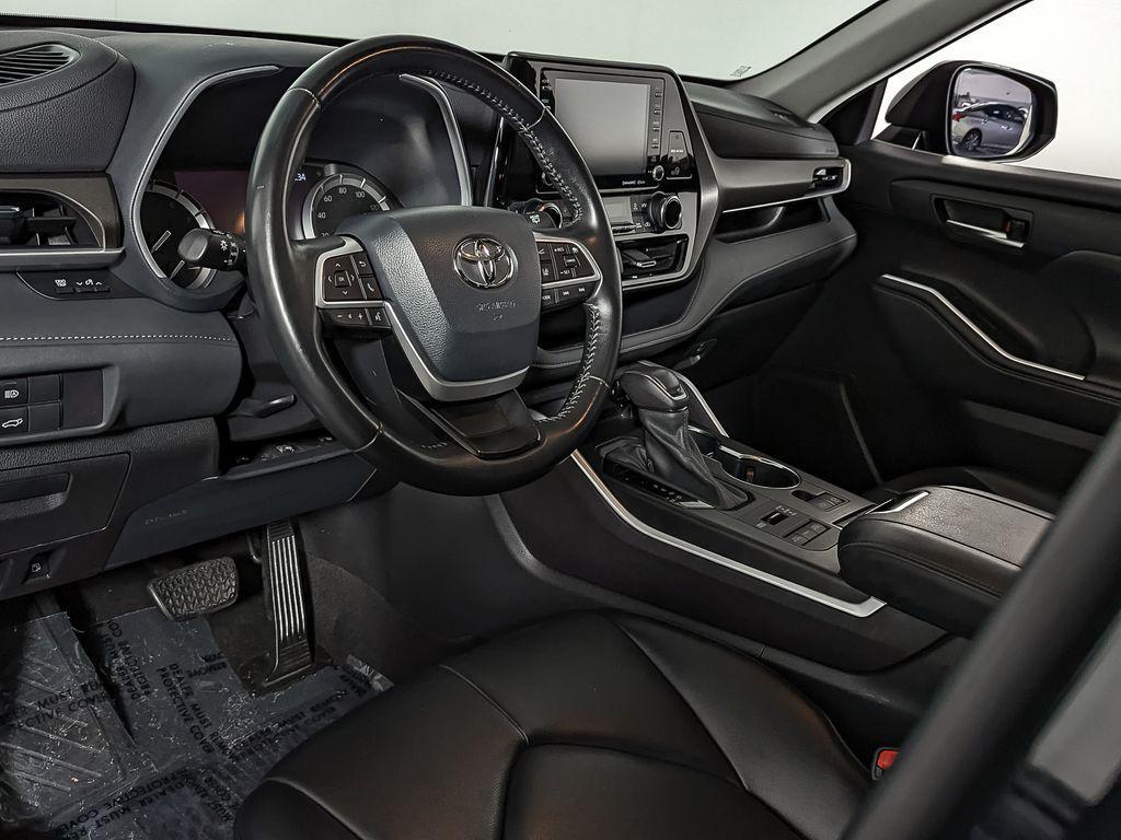 used 2022 Toyota Highlander car, priced at $32,230