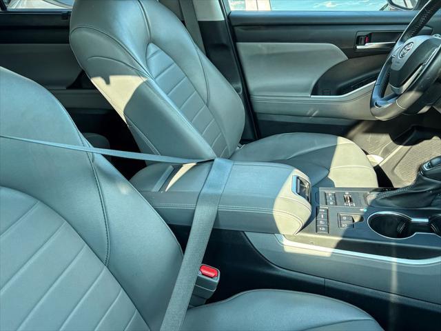 used 2022 Toyota Highlander car, priced at $38,933