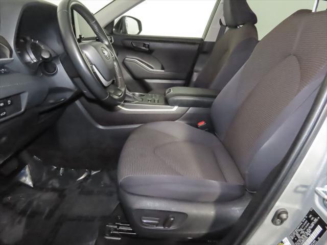 used 2023 Toyota Highlander car, priced at $34,500