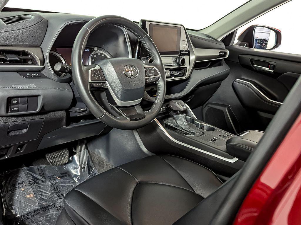 used 2023 Toyota Highlander Hybrid car, priced at $40,000