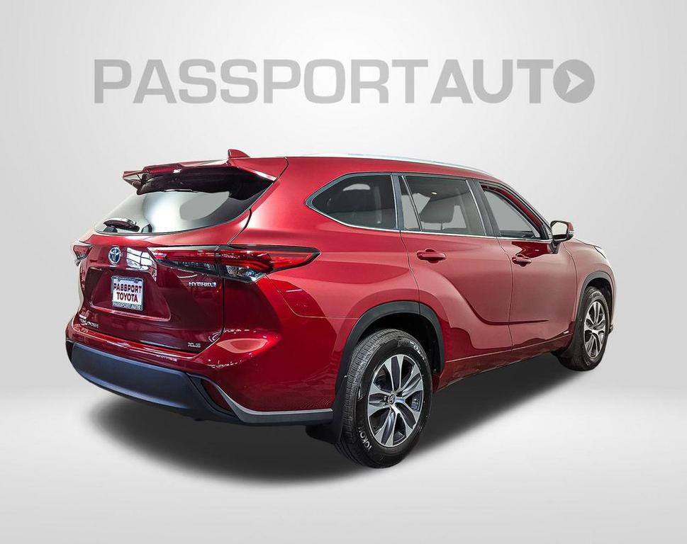 used 2023 Toyota Highlander Hybrid car, priced at $40,000