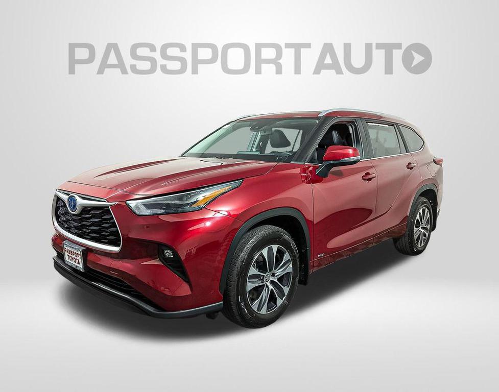 used 2023 Toyota Highlander Hybrid car, priced at $40,000