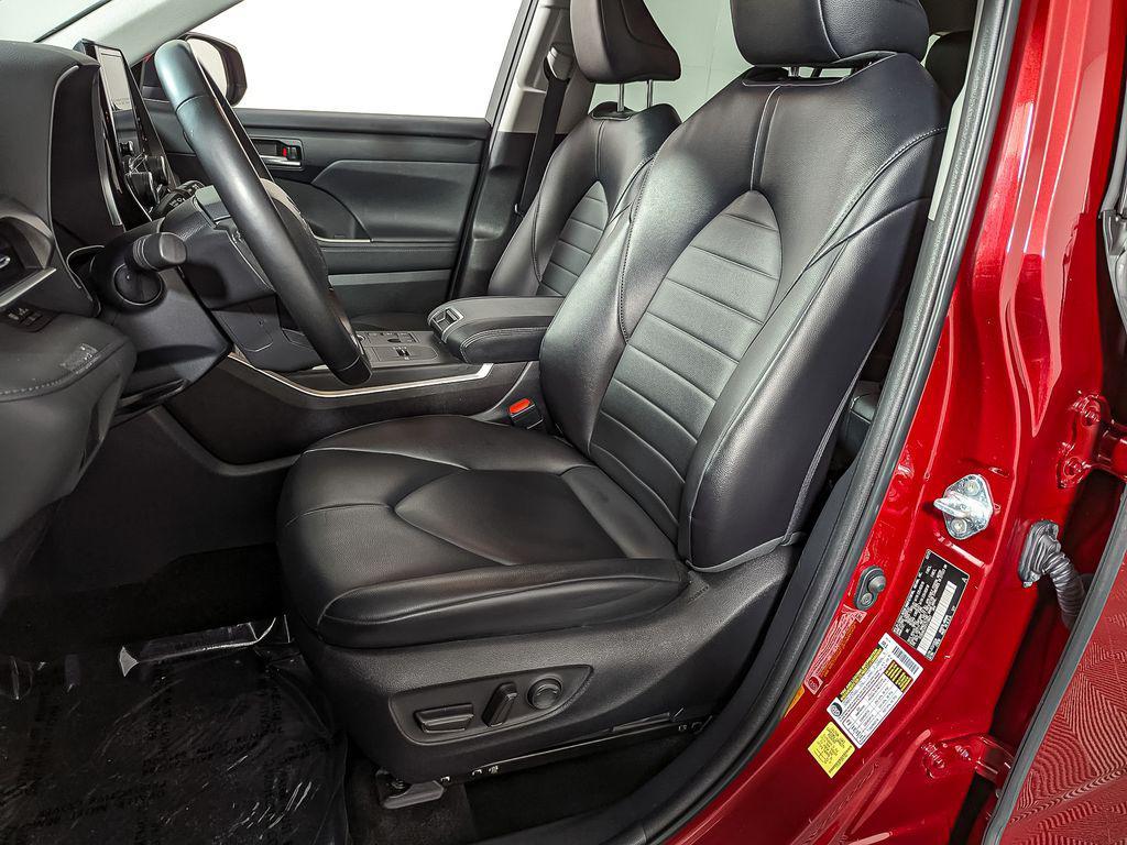 used 2023 Toyota Highlander Hybrid car, priced at $40,000