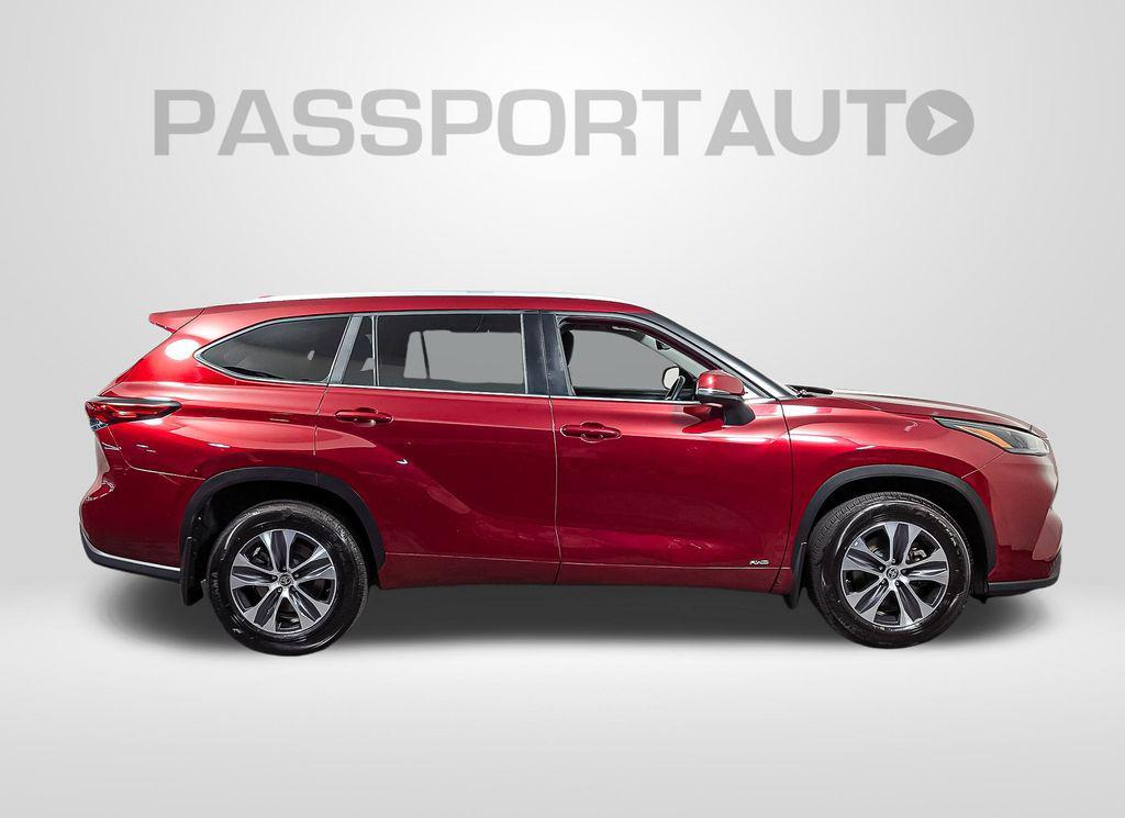 used 2023 Toyota Highlander Hybrid car, priced at $40,000