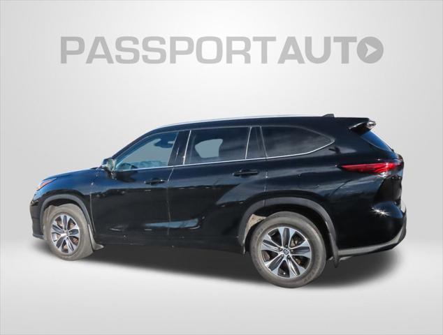 used 2022 Toyota Highlander car, priced at $34,100