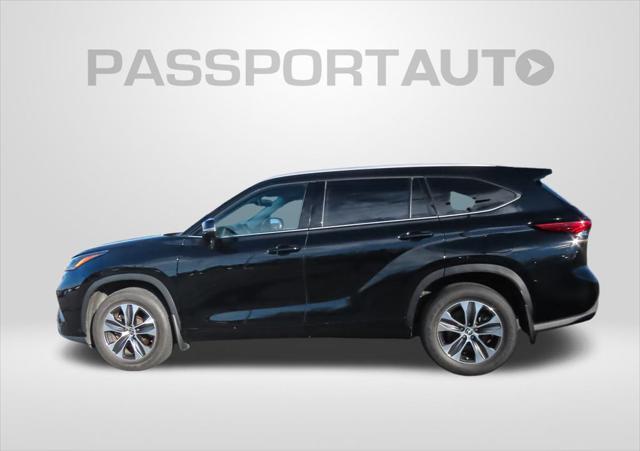 used 2022 Toyota Highlander car, priced at $34,100