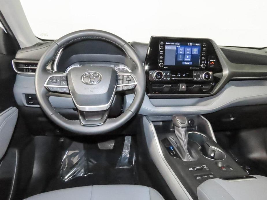 used 2022 Toyota Highlander car, priced at $36,000