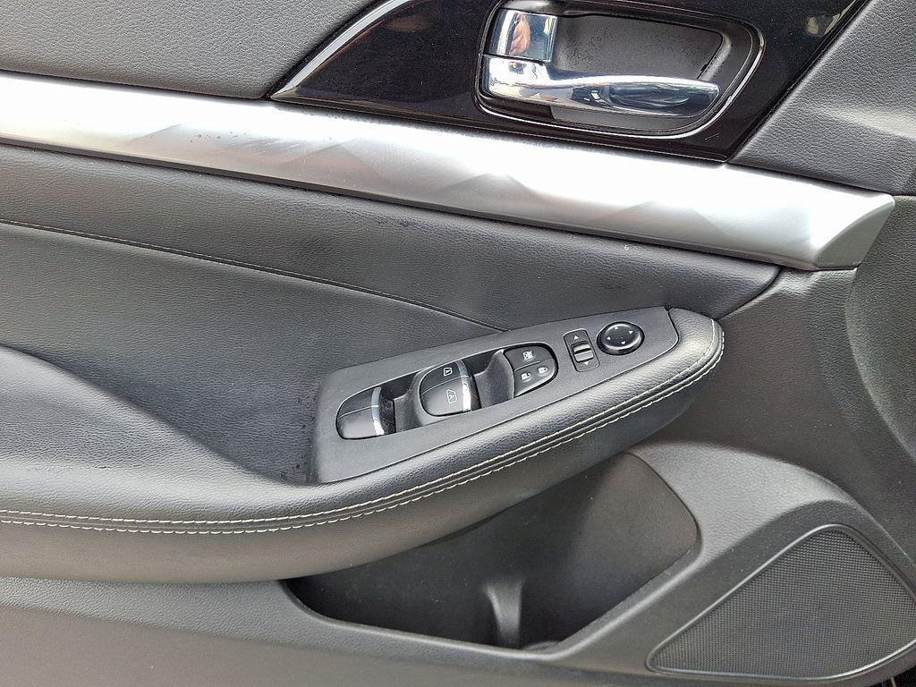 used 2023 Nissan Maxima car, priced at $22,499