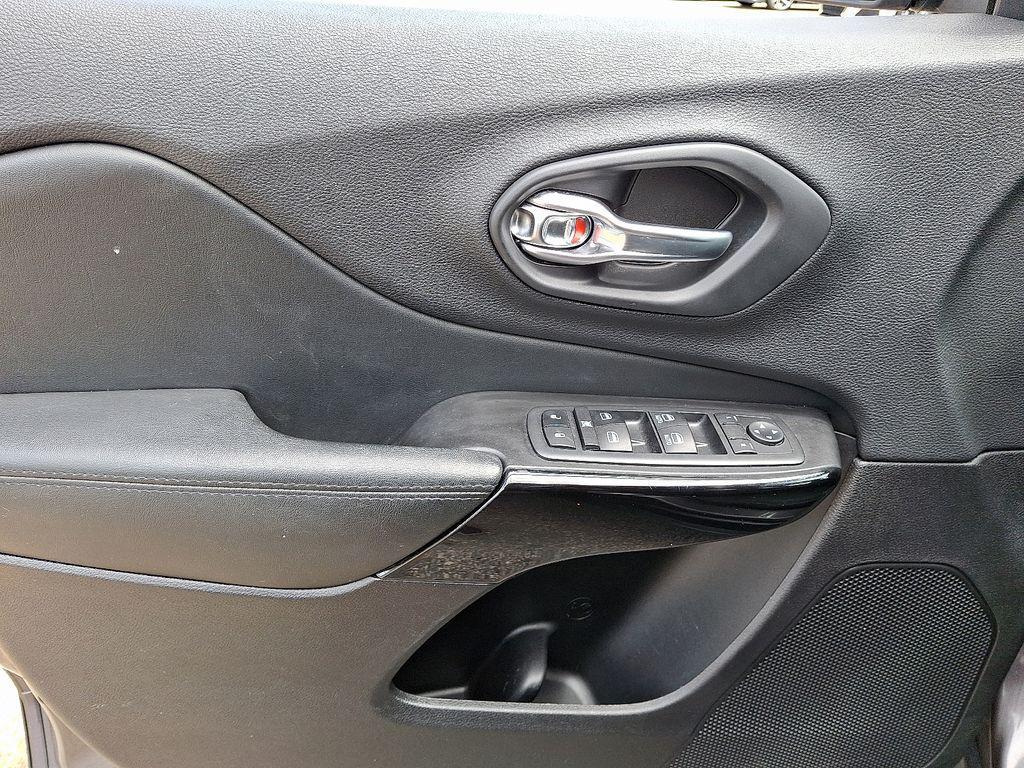 used 2020 Jeep Cherokee car, priced at $19,385
