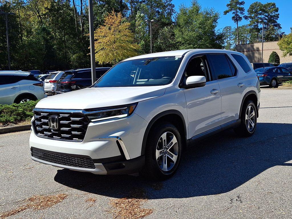 used 2025 Honda Pilot car, priced at $38,997