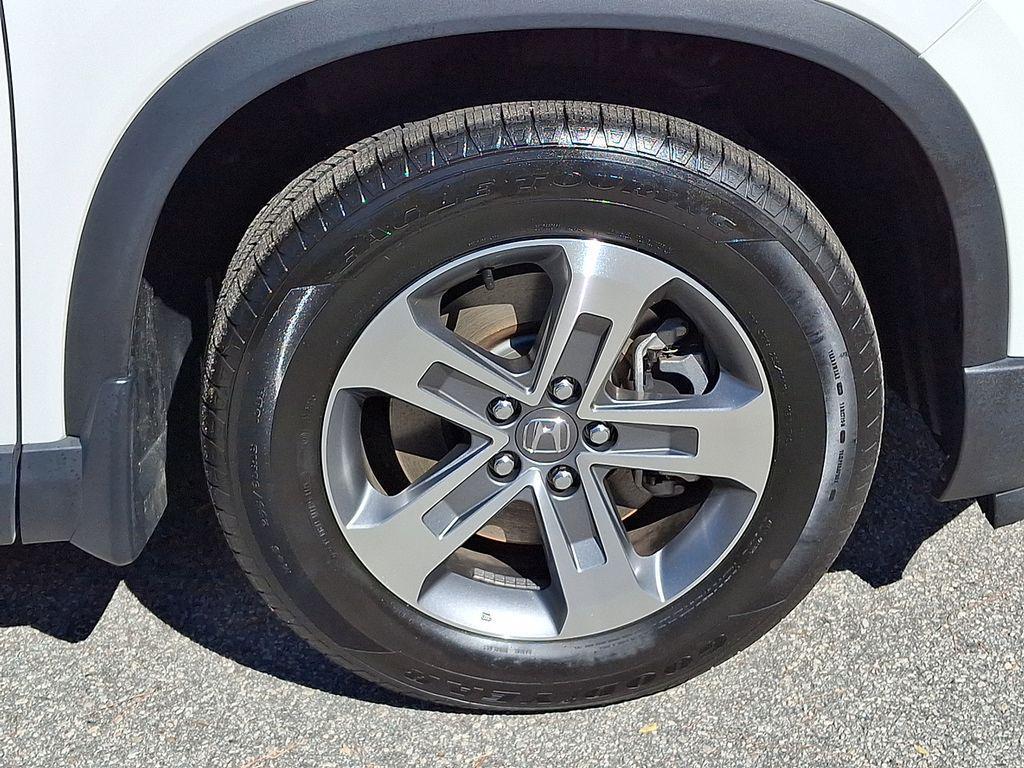 used 2025 Honda Pilot car, priced at $38,997