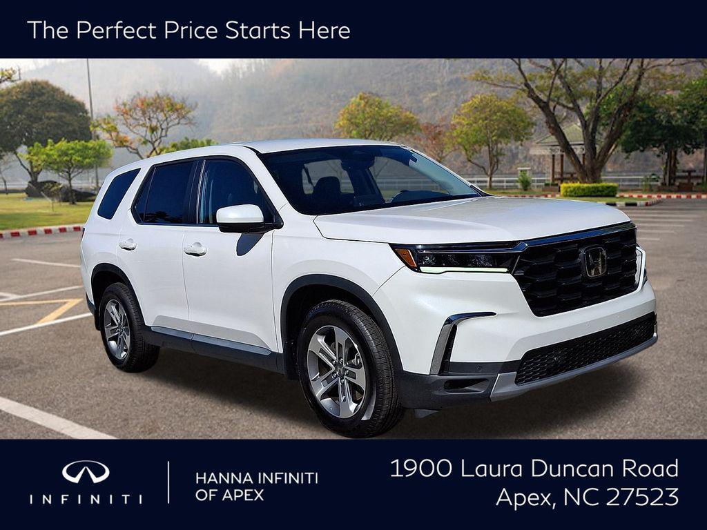 used 2025 Honda Pilot car, priced at $38,997