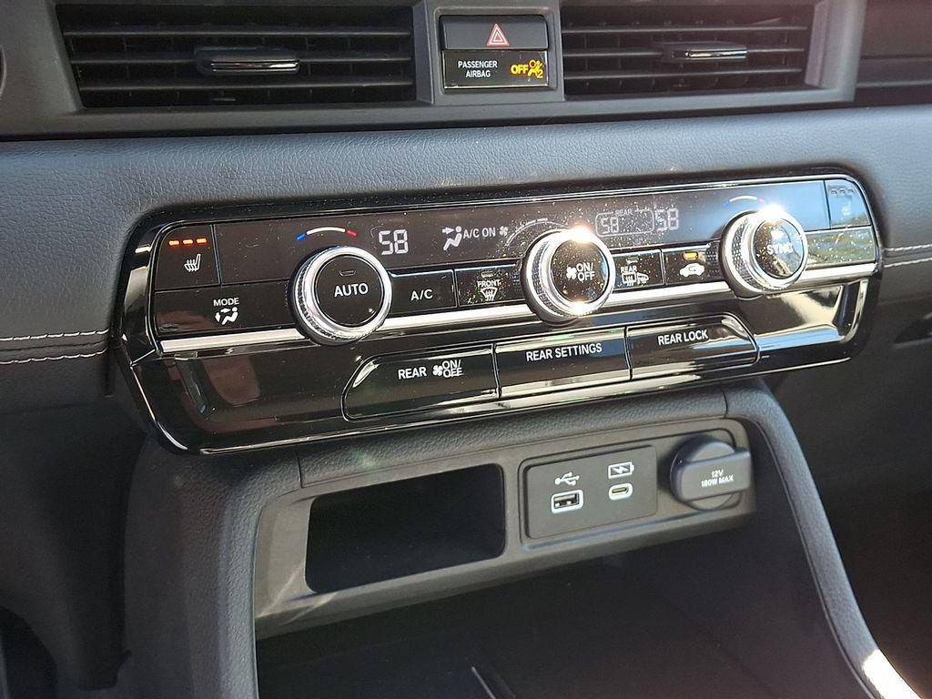 used 2025 Honda Pilot car, priced at $38,997