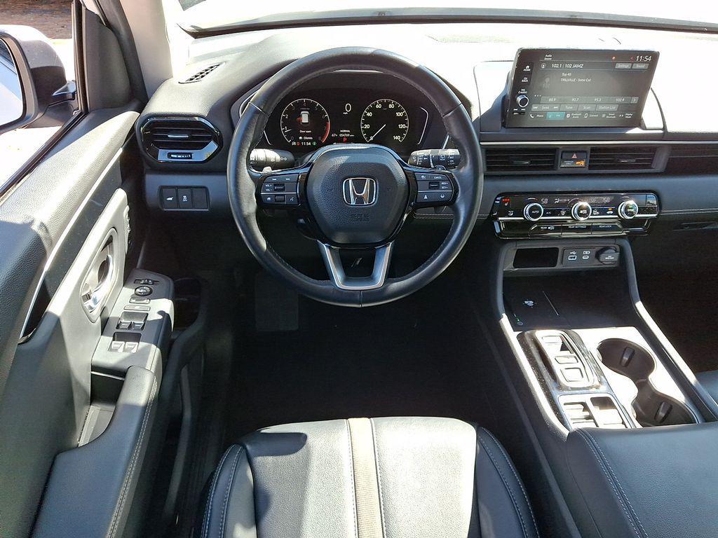 used 2025 Honda Pilot car, priced at $38,997