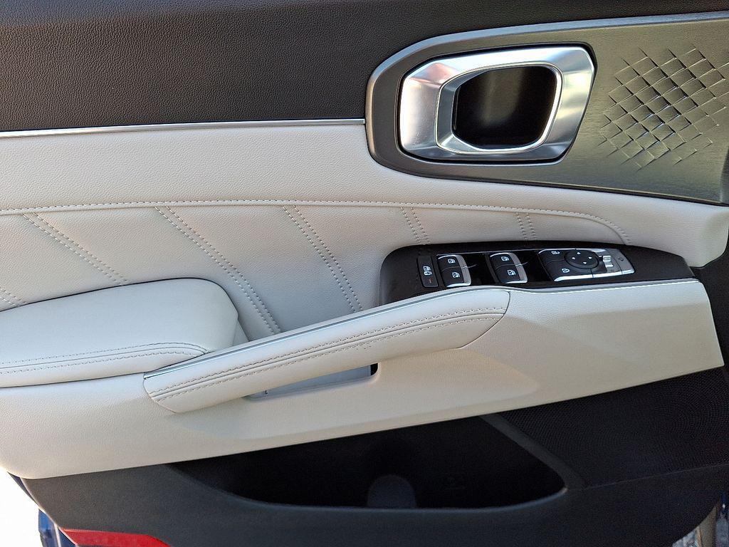 used 2023 Kia Sorento car, priced at $29,999