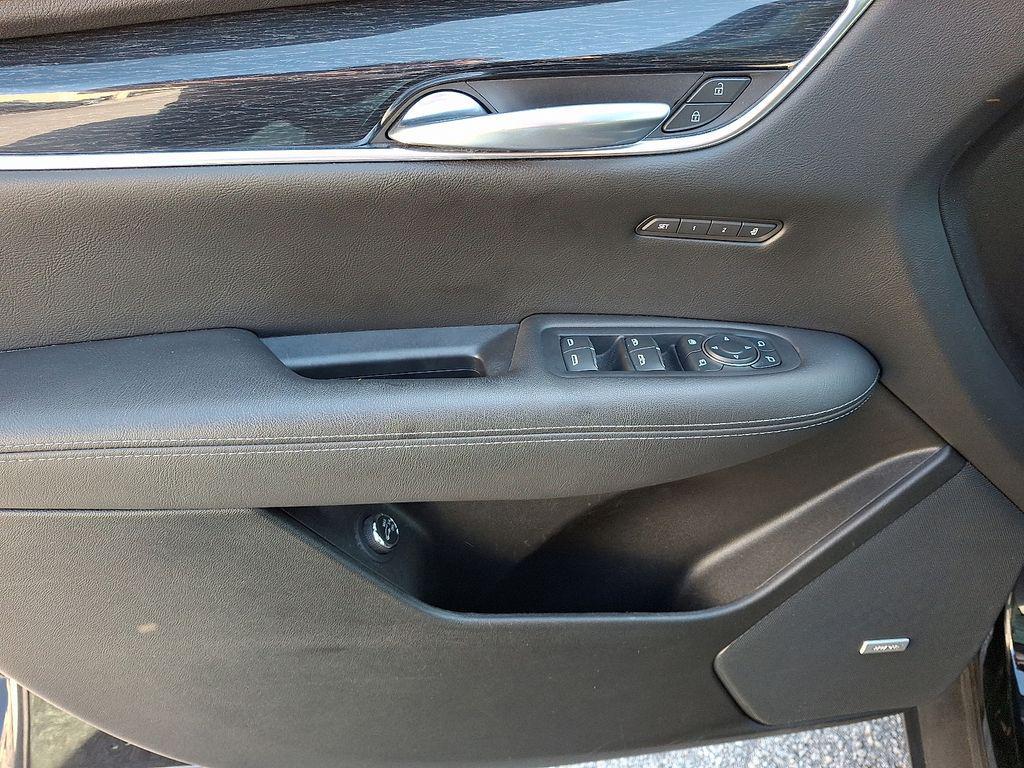 used 2022 Cadillac XT5 car, priced at $27,997