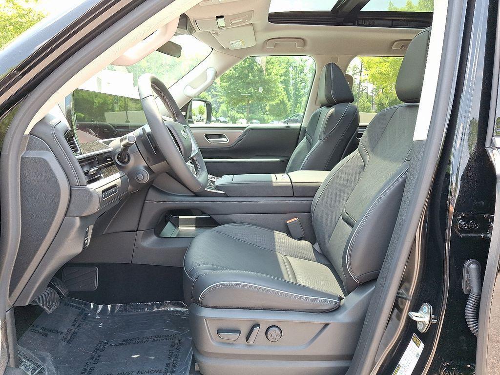 new 2025 INFINITI QX80 car, priced at $81,332