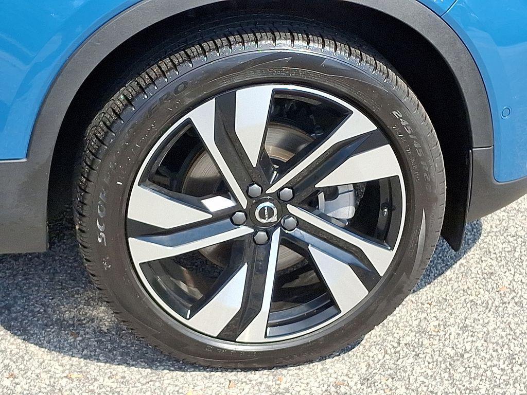 used 2024 Volvo XC40 car, priced at $35,799