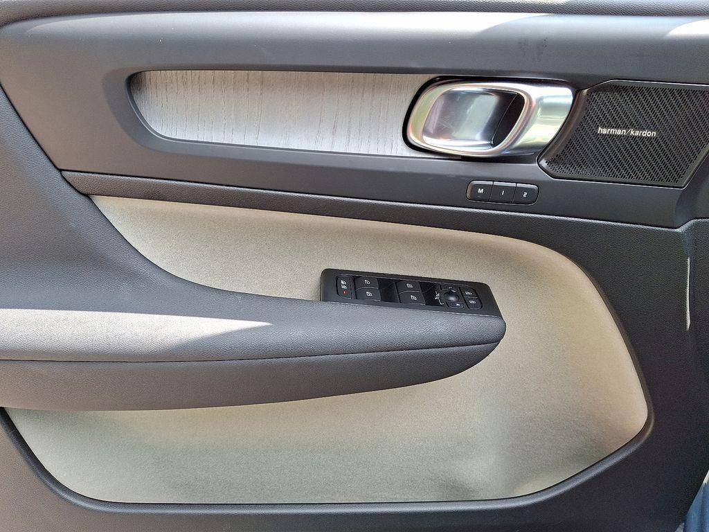 used 2024 Volvo XC40 car, priced at $35,799