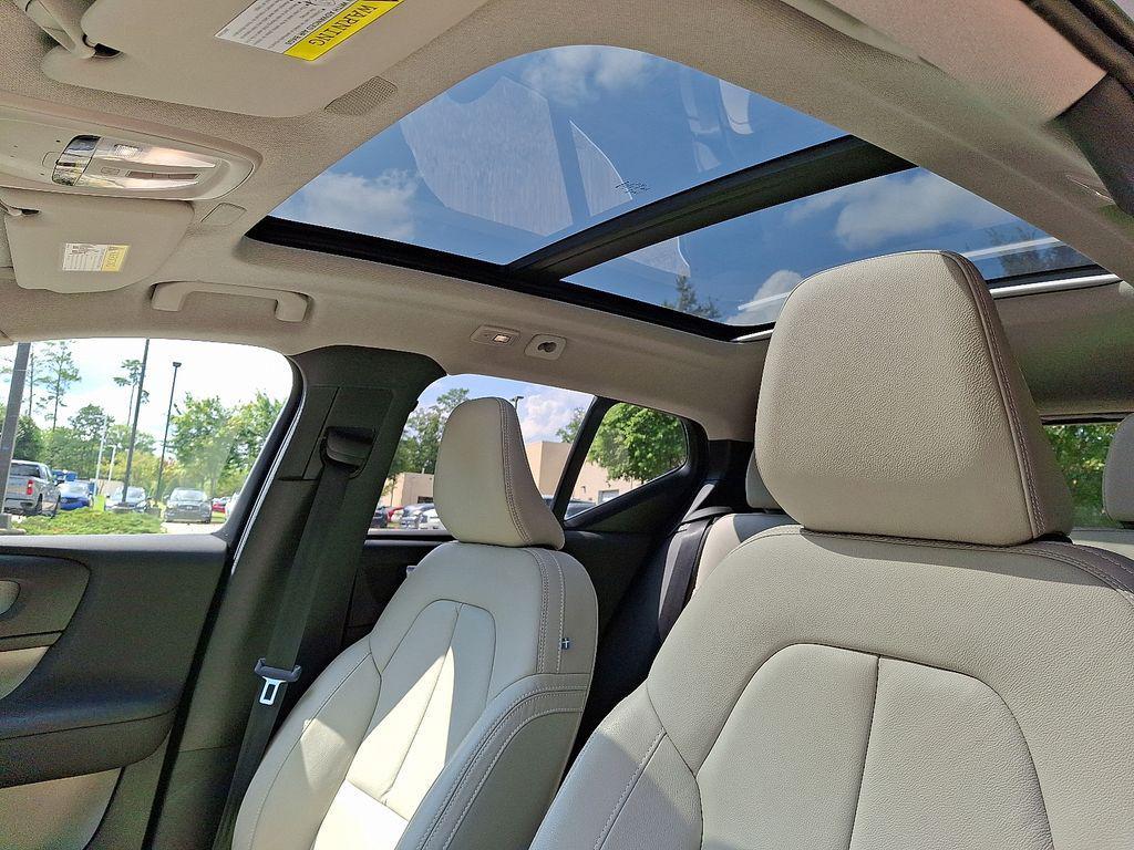 used 2024 Volvo XC40 car, priced at $35,799