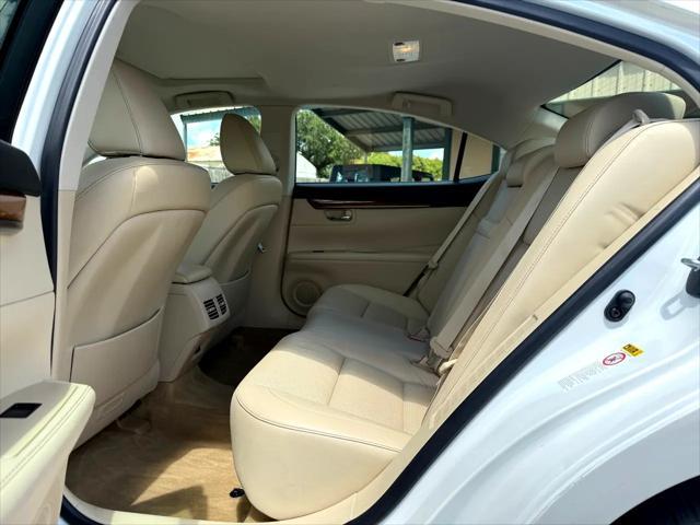 used 2014 Lexus ES 300h car, priced at $18,999