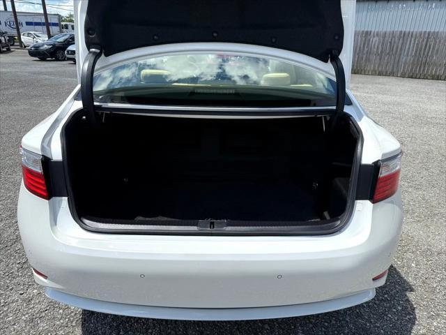 used 2014 Lexus ES 300h car, priced at $18,999