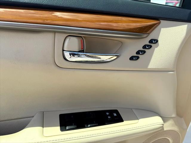 used 2014 Lexus ES 300h car, priced at $18,999