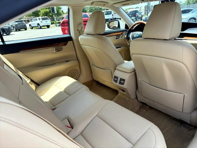 used 2014 Lexus ES 300h car, priced at $18,999