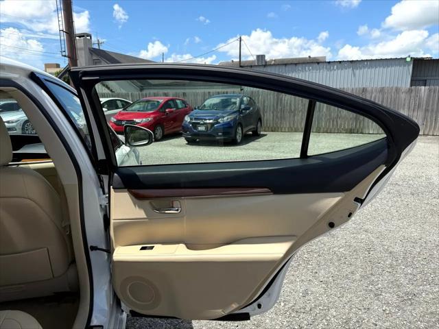 used 2014 Lexus ES 300h car, priced at $18,999