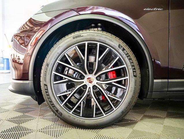 new 2025 Porsche Macan car, priced at $102,085