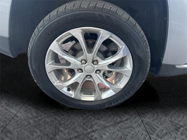 used 2020 Jeep Grand Cherokee car, priced at $29,530