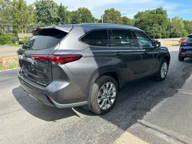 used 2021 Toyota Highlander car, priced at $32,558