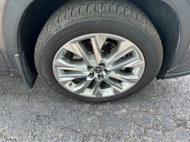 used 2021 Toyota Highlander car, priced at $32,558