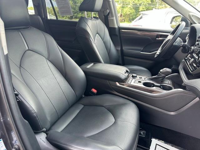 used 2021 Toyota Highlander car, priced at $32,558