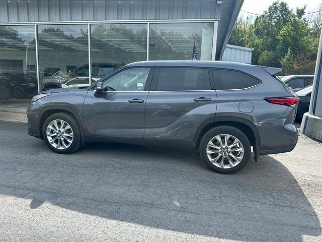 used 2021 Toyota Highlander car, priced at $32,558
