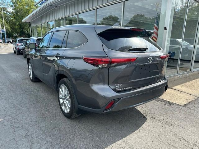 used 2021 Toyota Highlander car, priced at $32,558