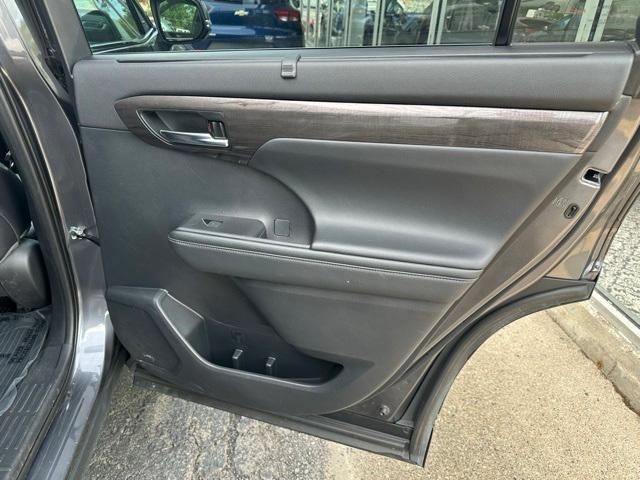 used 2021 Toyota Highlander car, priced at $32,558