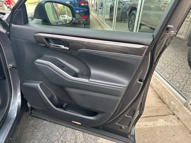 used 2021 Toyota Highlander car, priced at $32,558