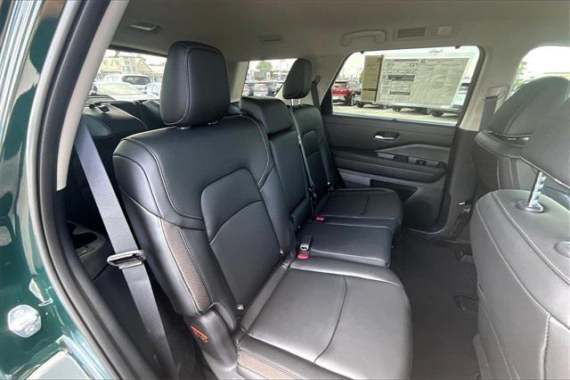 new 2025 Nissan Pathfinder car, priced at $37,027