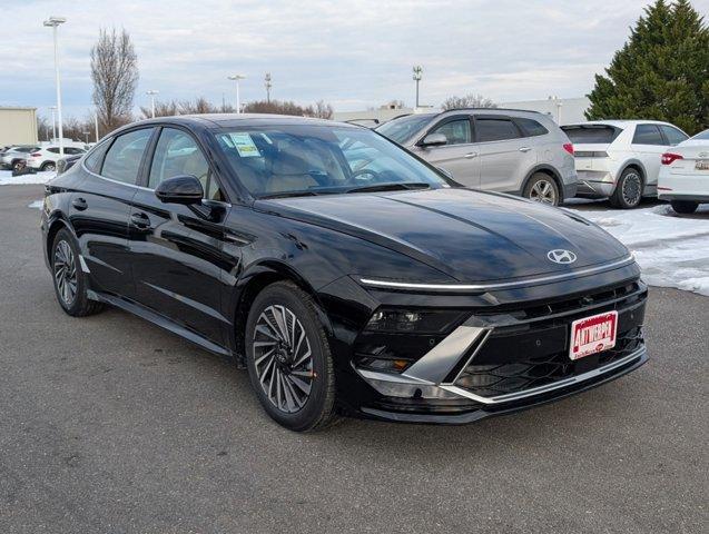 new 2025 Hyundai Sonata Hybrid car, priced at $39,205