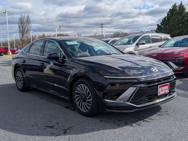 new 2025 Hyundai Sonata Hybrid car, priced at $39,325