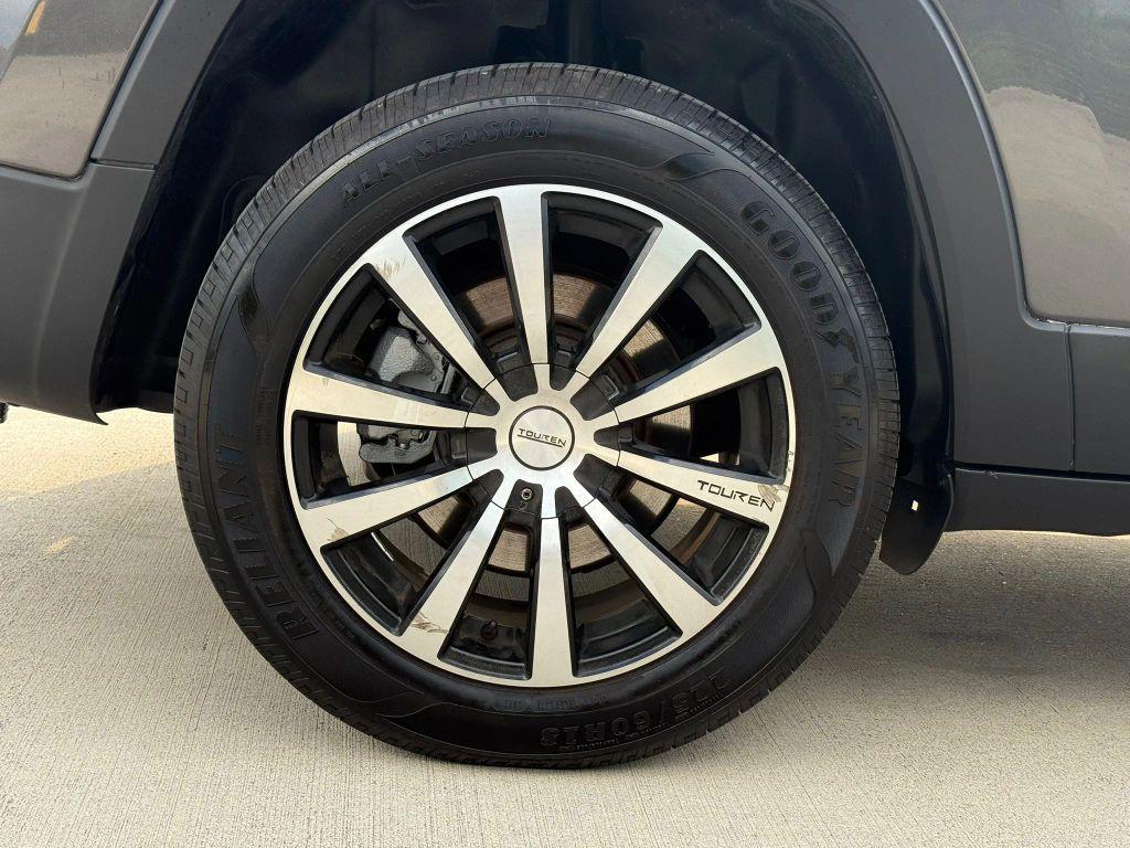 used 2016 Jeep Cherokee car, priced at $12,795