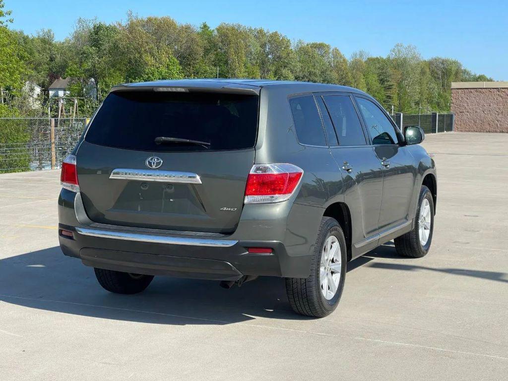 used 2013 Toyota Highlander car, priced at $13,295