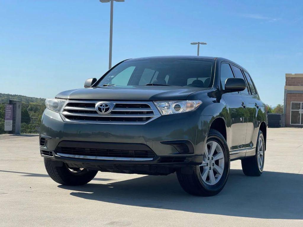 used 2013 Toyota Highlander car, priced at $13,295