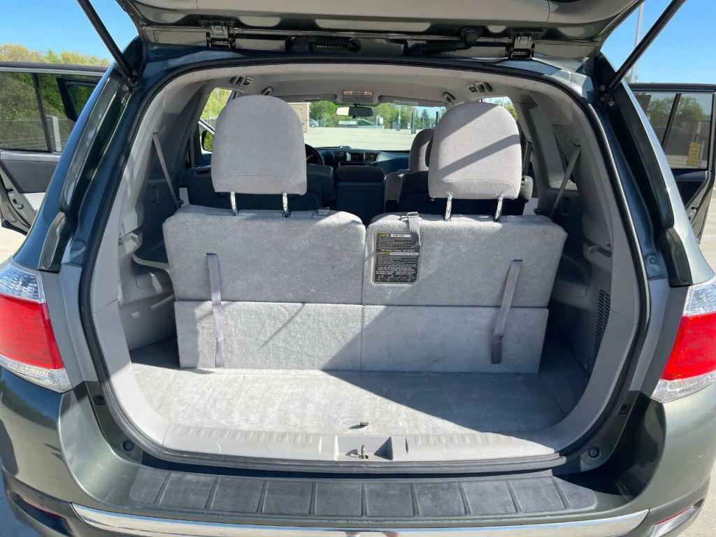 used 2013 Toyota Highlander car, priced at $13,295