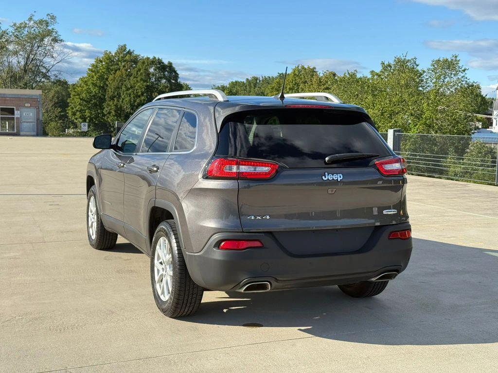 used 2018 Jeep Cherokee car, priced at $10,995